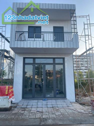 nhà 8,5 triệu mới 100 % gần trường đại học FPT