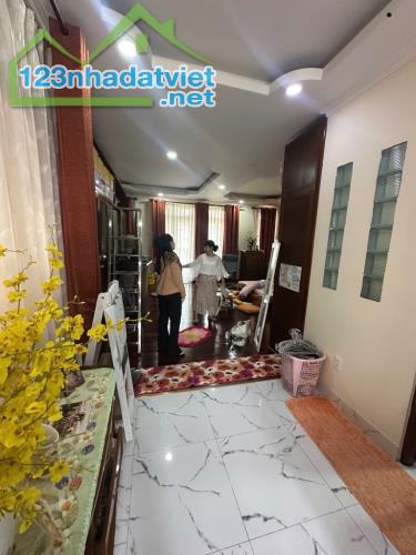 Bán gấp nhà đẹp ở ngay mặt tiền khu đường số, có Hầm, 130m2, 7T, ngang 6.5m, chỉ 25.7 tỷ.