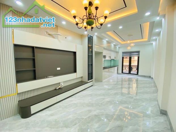 🏠LÔ GÓC 6 TẦNG THANG MÁY - NỘI THẤT -NGÕ THÔNG Ô TÔ - 15M RA 4 Ô TÔ TRÁNH DT 41 M GIÁ 10t