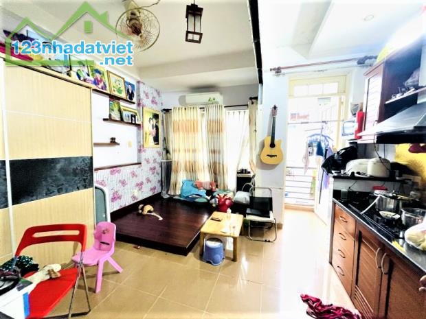 7 TỶ TL - NHÀ HẺM 🚗 1/ QUẬN 10 - GẦN RẠP HÁT HÒA BÌNH - 4 TẤM 3PN MỚI - MỞ VP CTY/SHOP - 1