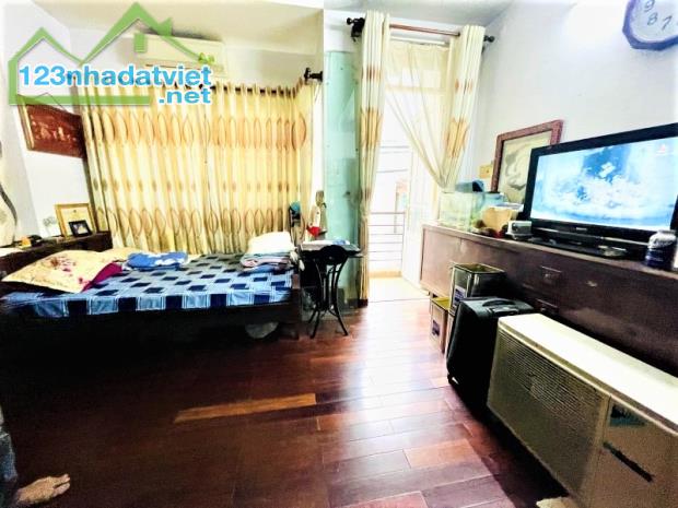 7 TỶ TL - NHÀ HẺM 🚗 1/ QUẬN 10 - GẦN RẠP HÁT HÒA BÌNH - 4 TẤM 3PN MỚI - MỞ VP CTY/SHOP