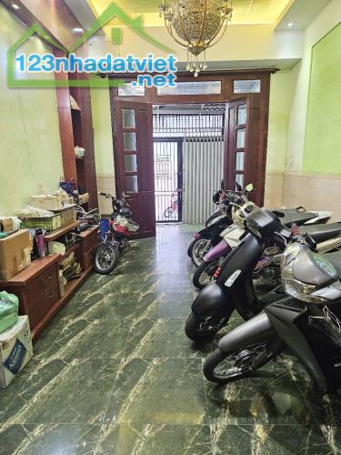 Bán nhà An Bình P5 Q5, 73m2[4×19] 4 tầng 5PN 6WC, hẻm 4m, 11ty9