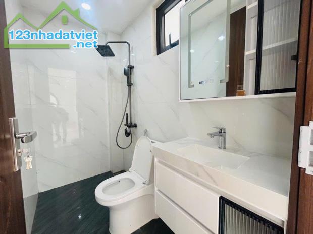 SIÊU VIP TOÀ NHÀ VĂN PHÒNG TRUNG TÂM ĐỐNG ĐA - 7 TẦNG THANG MÁY CAO CẤP - GIÁ HỜI HỢP LÝ ‼ - 3