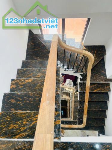 SIÊU VIP TOÀ NHÀ VĂN PHÒNG TRUNG TÂM ĐỐNG ĐA - 7 TẦNG THANG MÁY CAO CẤP - GIÁ HỜI HỢP LÝ ‼ - 4