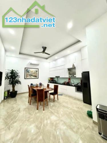 BÁN GẤP NHÀ ĐỘI CẤN TT BA ĐÌNH GIÂP RANH CẦU GIẤY Ô TÔ KD 100M X  4 TẦNG MT 5M 23 TỶ 8