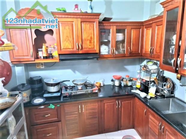 NHỈNH 10 TỶ TL - TÒA NHÀ VĂN PHÒNG TÂN BÌNH GẦN BẢY HIỀN - XE HƠI 7 CHỖ VÔ NHÀ - NGANG LỚN - 2