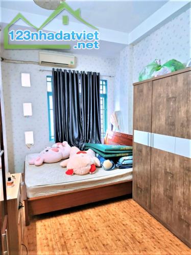 NHỈNH 10 TỶ TL - TÒA NHÀ VĂN PHÒNG TÂN BÌNH GẦN BẢY HIỀN - XE HƠI 7 CHỖ VÔ NHÀ - NGANG LỚN