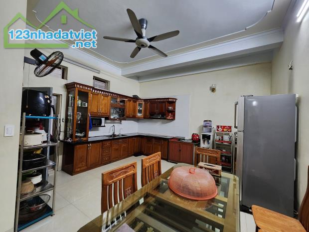 Cần bán gấp nhà dân xây Tân Phong 64m2, 4T, lô góc, ô tô  giá tốt - 2