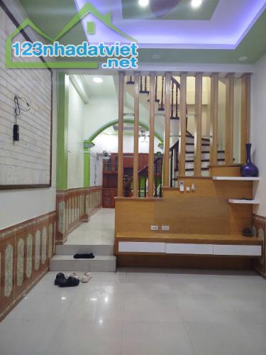 Bán nhà sát Phố Kim Giang, Quận Hoàng Mai, Ngõ thông gần phố,về ở ngay, dt 57m2 giá 8.6 tỷ