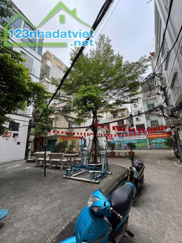 ÔNG ÍCH KHIÊM BA ĐÌNH - MẢNH ĐẤT VÀNG CÒN SÓT LẠI