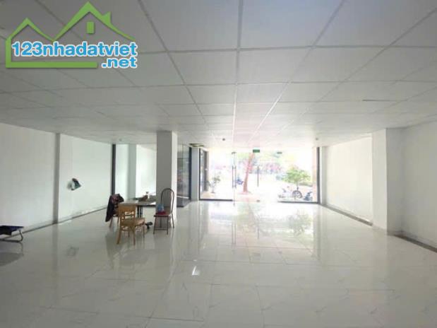 Mặt phố Hoàng Cầu - Tòa VP 8 nổi 1 hầm - Thang máy  - View hồ. - 2