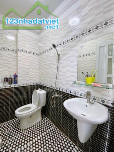 NHÀ LÔ GÓC PHẠM VĂN CHIÊU THÔNG THOÁNG, YÊN TĨNH, SẠCH SẼ 8.6VND - 4