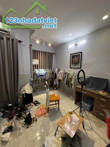 Ngộp Lạc Long Quân - giáp Q10 - 4 tầng  - view HXH gần 40 m2 - 3
