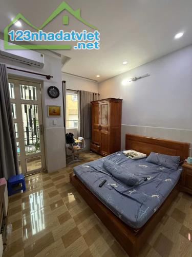 Ngộp Lạc Long Quân - giáp Q10 - 4 tầng  - view HXH gần 40 m2 - 4