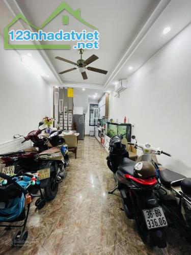 BÁN NHÀ RIÊNG KHƯƠNG ĐÌNH 6 TẦNG FULL NỘI THẤT NGÕ THÔNG Ở NGAY.