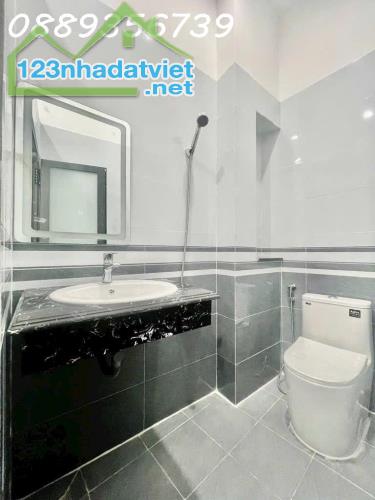 BÁN GẤP NHÀ CĂN GỐC MỚI XÂY 3 TẦNG + SÂN THƯỢNG ĐÚC BTCT – GẦN CHỢ SÁNG BÙI MINH TRỰC - 2