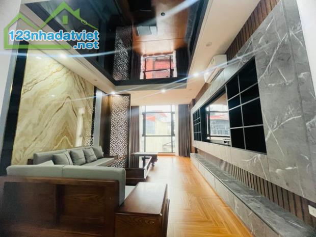 Nguyễn Văn Cừ 46m 7t mt 4m giá 12.75 tỷ thang máy ô tô vào nhà ngõ thông full nội thất
