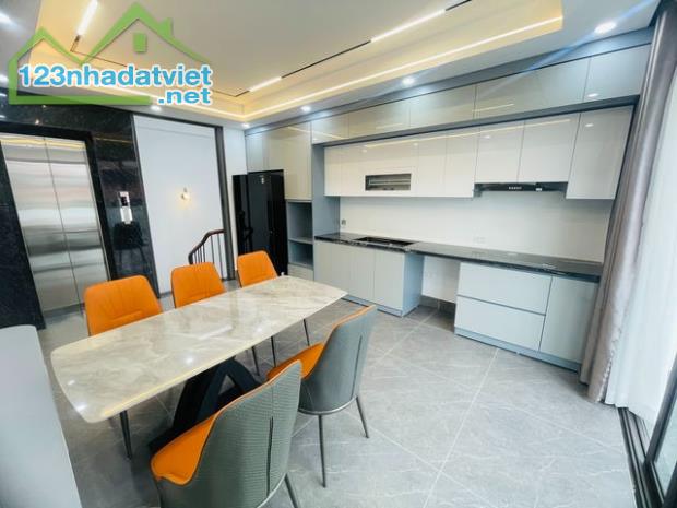 Nguyễn Văn Cừ 46m 7t mt 4m giá 12.75 tỷ thang máy ô tô vào nhà ngõ thông full nội thất - 4