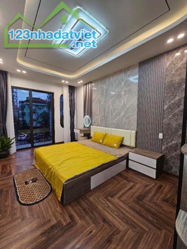 Bán nhà đẹp phố Nguyễn Sơn,sát phố,ngõ thông ba gác phóng vù vù,diện tích 40m2,nhỉnh 12tỷ - 3