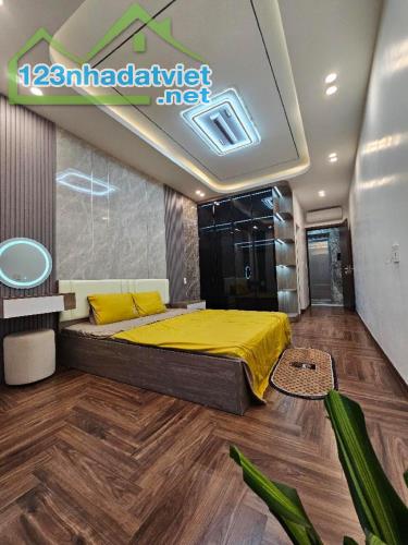 Bán nhà đẹp phố Nguyễn Sơn,sát phố,ngõ thông ba gác phóng vù vù,diện tích 40m2,nhỉnh 12tỷ - 4