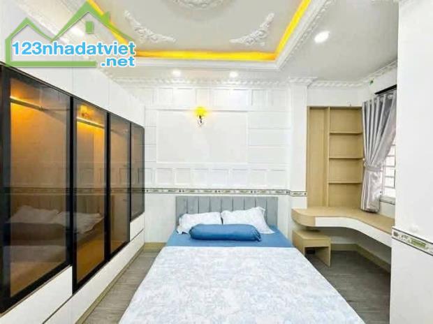 Bán nhà siêu phẩm mặt tiền giá mà mềm - 1