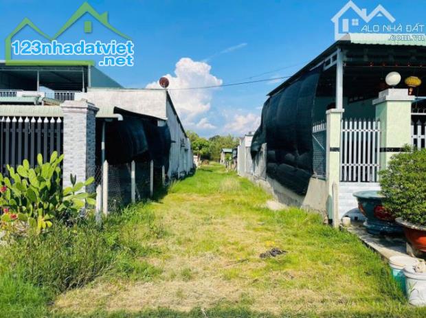 Bán Đất Mặt Tiền xã Tân Phú Trung Củ Chi, Diện Tích 150m2, Sổ Hồng Riêng, Giá 500 Triệu
