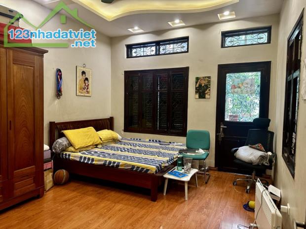 Cần bán Biệt Thự sân vườn 2 mặt ngõ khu Bách Khoa - 133/140m2 x 3 Tầng - Sổ đỏ đẹp - 1