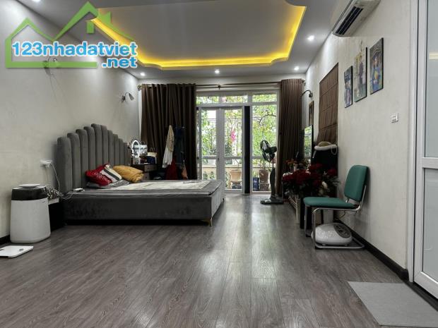Cần bán Biệt Thự sân vườn 2 mặt ngõ khu Bách Khoa - 133/140m2 x 3 Tầng - Sổ đỏ đẹp - 2