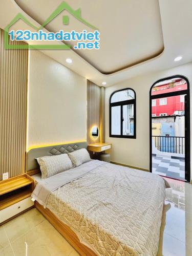 TÒA CCMN TRẦN DUY HƯNG 100M2x 8T TH/MÁY -27 PHÒNG KK,150 TRIỆU/THÁNG,27.2 TỶ