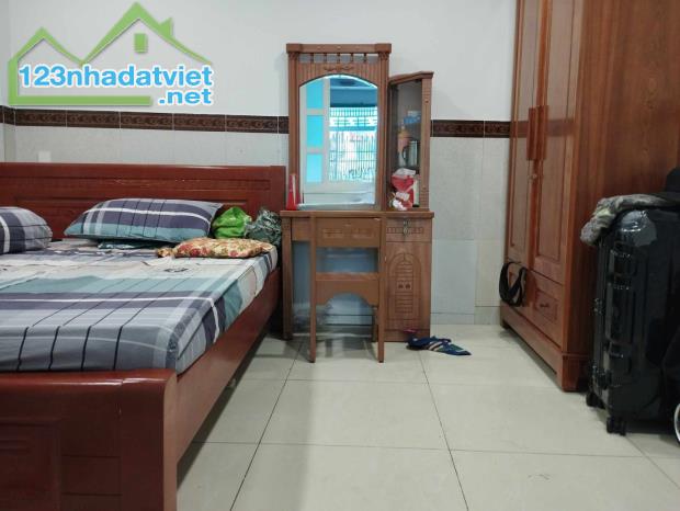 Bán nhà mặt tiền đường Đình An Tài P7 Q8, căn góc 7m × 12m, 4PN xe hơi vào nhà dưới 6Tỷ TL - 1