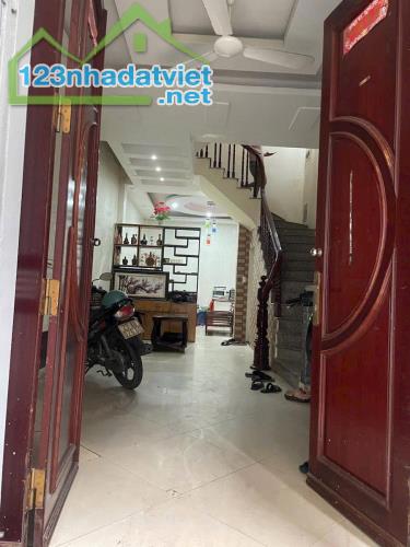 PHỐ QUAN NHÂN KINH DOANH SẦM UẤT NGÀY ĐÊM DT 64m2 3 tầng MT 4.1m Giá 18.88 tỷ - 3