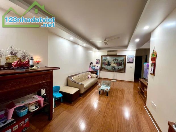 Bán căn hộ chung cư Sài Đồng Long Biên rộng 75m 2 ngủ 2wc view tầng cao giá 3 tỷ 290tr