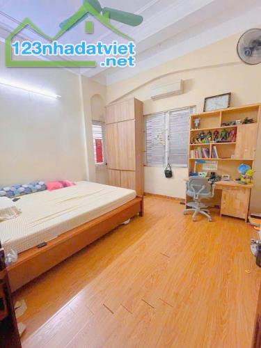 Bán Nhà Cầu Giấy Ngõ Thông Gần Phố Cấu Giấy DT 40m2 5 tầng MT 4.5m Giá 8.6 tỷ - 2