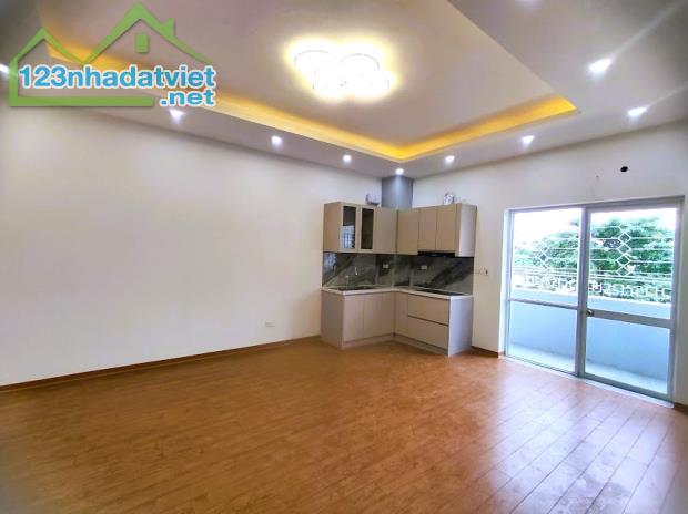 Bán căn hộ 2PN 86m2 – Nhà mới đẹp - Đối diện công viên Hòa Bình
