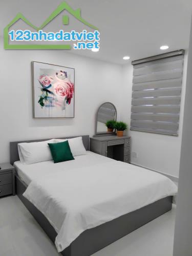Cho thuê căn hộ Penthouse sky garden 1, PMH, Q7, DT 400m2,5pn nhà siêu đẹp, giá chỉ 90 tri - 2