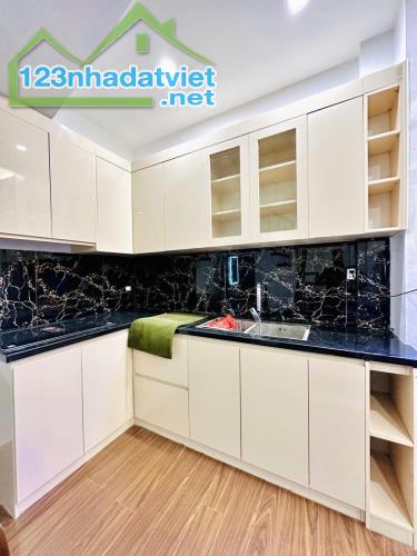 BÁN  GẤP NHÀ HAI BÀ TRƯNG -TIỆN ÍCH NGẬP TRÀN -AN SINH TỐT DT 30M2 4 TẦNG GIÁ CHỈ 5.48 TỶ - 2