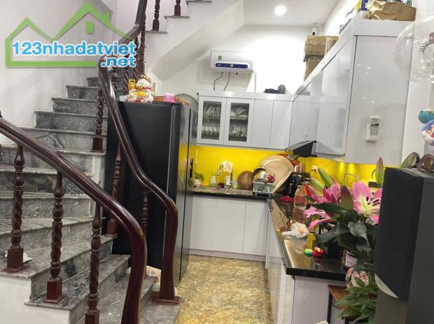 85 Xuân thuỷ - 44 Trần Thái Tông - Nhà 5 tầng - full nội thất - giá có 5.9 tỷ( sđcc) vào ở - 1
