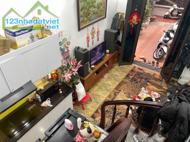 85 Xuân thuỷ - 44 Trần Thái Tông - Nhà 5 tầng - full nội thất - giá có 5.9 tỷ( sđcc) vào ở - 2