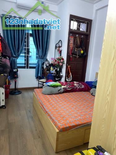 85 Xuân thuỷ - 44 Trần Thái Tông - Nhà 5 tầng - full nội thất - giá có 5.9 tỷ( sđcc) vào ở - 4