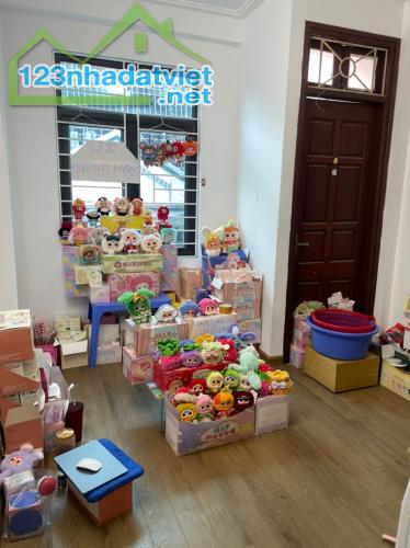 85 Xuân thuỷ - 44 Trần Thái Tông - Nhà 5 tầng - full nội thất - giá có 5.9 tỷ( sđcc) vào ở - 5