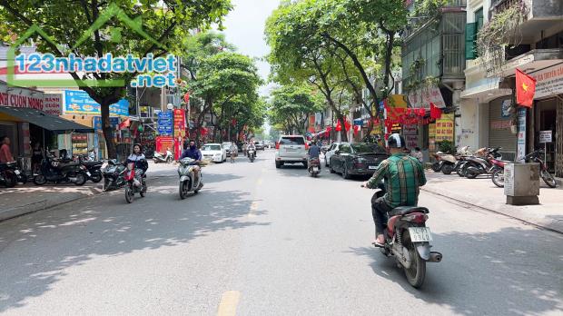 CÓ 102, HƠN 7 TỶ SỞ HỮU NHÀ TRUNG TÂM PHỐ NGUYỄN VĂN CỪ 35M, 5T, MT3.5M, Ô TÔ THÔNG.