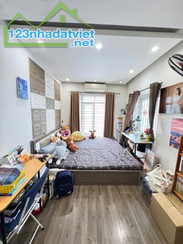 CÓ 102, HƠN 7 TỶ SỞ HỮU NHÀ TRUNG TÂM PHỐ NGUYỄN VĂN CỪ 35M, 5T, MT3.5M, Ô TÔ THÔNG. - 4