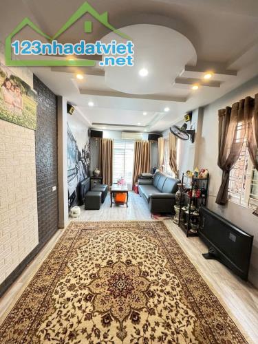 CÓ 102, HƠN 7 TỶ SỞ HỮU NHÀ LÕI PHỐ CỔ NGỌC LÂM 35M, 5T, MT3.5M, Ô TÔ THÔNG NGUYỄN VĂN CỪ.