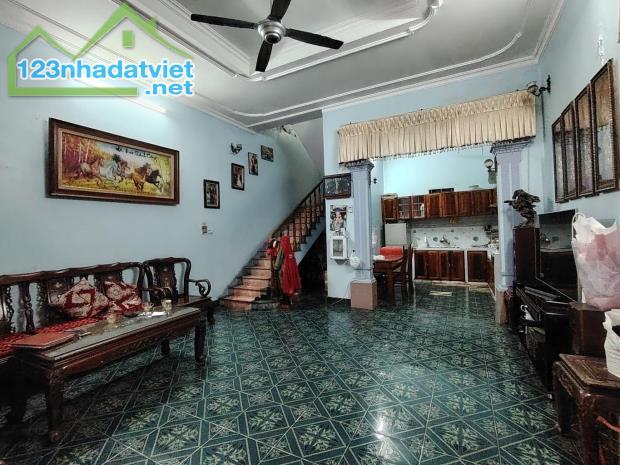 Bán nhà Ngô Gia Tự, 100m, mặt tiền 5m, ngõ ô tô tránh, vào nhà, kinh doanh, an sinh tốt - 1