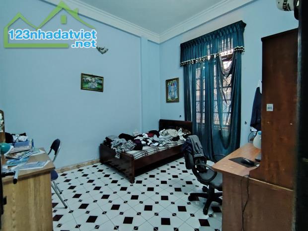 Bán nhà Ngô Gia Tự, 100m, mặt tiền 5m, ngõ ô tô tránh, vào nhà, kinh doanh, an sinh tốt - 3