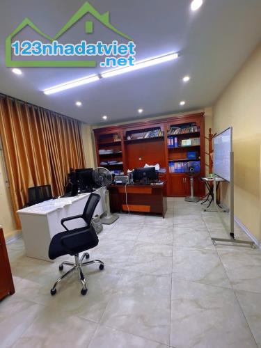 BÁN NHÀ PHỐ NGUYÊN HỒNG - 93M² - VỊ TRÍ ĐẸP - Ô TÔ TRÁNH - KINH DOANH - GIÁ CHỈ 25 TỶ - 2