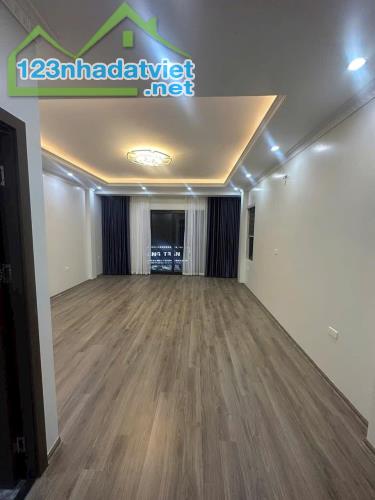 Bán Nhà Giang Biên, Long Biên 36m2, 6T, giá 7,5 tỷ ( ô tô vào nhà) - 2