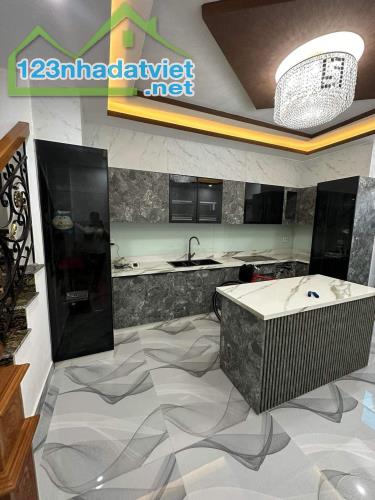 SÁT MT! Bán Nhà 4 Tầng Cực Đẹp Huỳnh Văn Bánh, 48m2, 7 Tỷ TL - 1