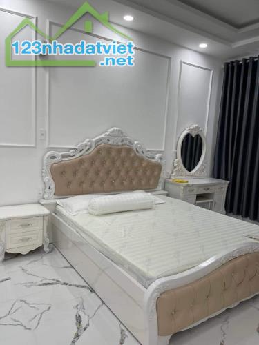 SÁT MT! Bán Nhà 4 Tầng Cực Đẹp Huỳnh Văn Bánh, 48m2, 7 Tỷ TL - 2