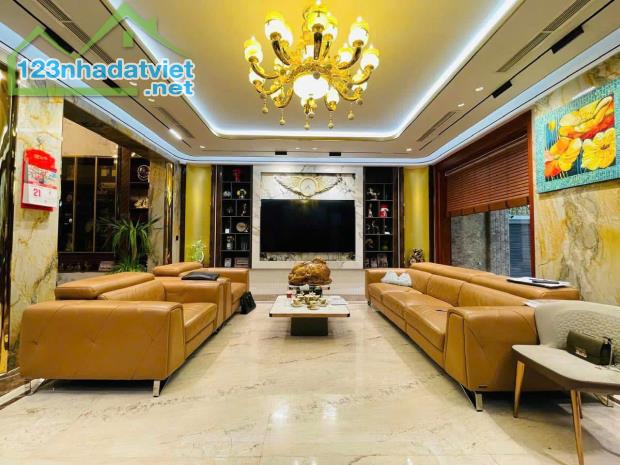 BÁN BIỆT THỰ PHỐ CHÙA LÁNG - 152M² - MT 8M - GARA Ô TÔ - NỘI THẤT TIỀN TỶ - GIÁ CHỈ 41,5